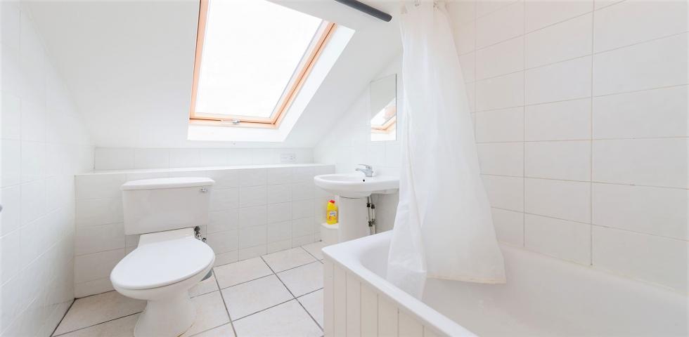 			3 Bedroom, 1 bath, 1 reception Flat			 Minster Road , KILBURN 